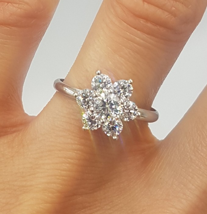 Superb inel vintage din argint si zirconii model delicat floare