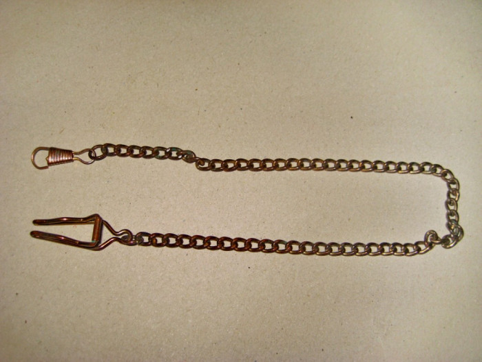 B113-Lant ceas buzunar barbat vechi metal bronzuit. Lungime 33 cm.