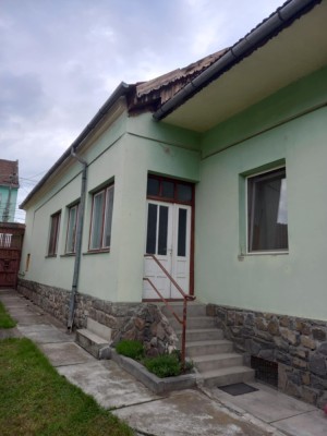Casa de vanzare la Baraolt, zona centrala foto