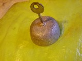 H206-Greutate sau si contragreutate cantar etc plumb cu cheie sudata, 1,100 grame.