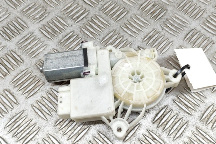 Motor macara geam ușă st&acirc;nga față BMW X5 G05 2019 OEM: 9450069 26551076