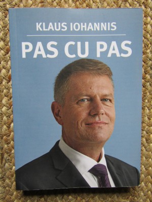 PAS CU PAS-KLAUS IOHANNIS foto