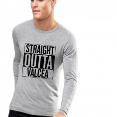 Bluza barbati gri cu text negru - Straight Outta Valcea - XL