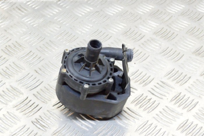 Pompa de apa auxiliara TESLA MODEL S 2014 OEM: 1041151-00-C 11603120