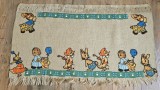PERETAR VINTAGE DIN IUTA CU MODELE APLICATE DIN BUMBAC