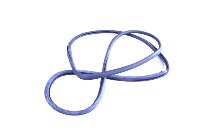 Garnitura ușă dreapta față VW TOUAREG 7LA, 7L6, 7L7 2009 OEM: 7L0867365G