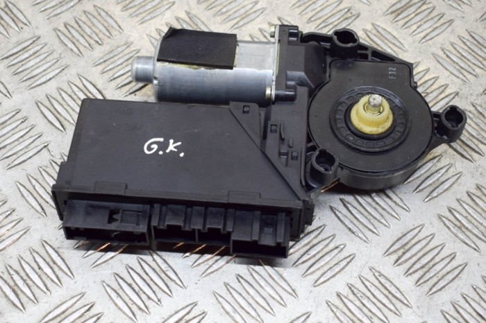 Motor macara geam ușă st&acirc;nga spate AUDI A8 D3 4E2, 4E8 2003 OEM: 992824-104,4E0959801A,5WK48112DBF,4E0910802,992834-104 13937062