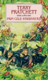 Prin cele străinătăţi - Roman Terry Pratchett - Coperta Paperback Brosata - Beletristica RAO