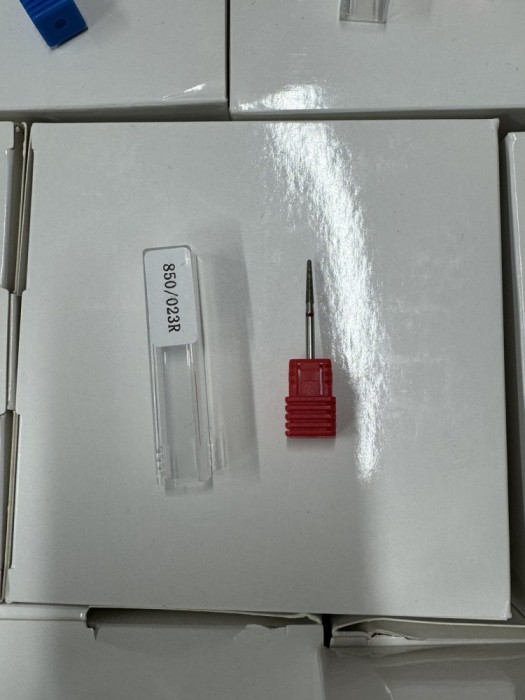 Bit de diamant pentru cuticulă, con rotunjit, br&acirc;u roșu 850/023R