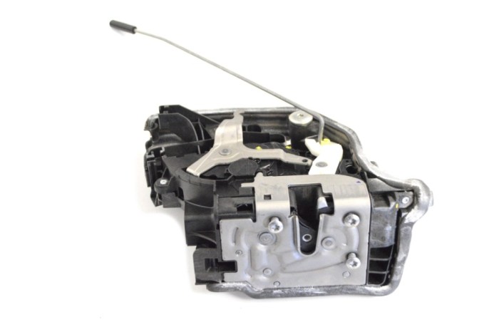 &Icirc;ncuietoare ușă dreapta față BMW 8 Coupe G15, F92 2020 OEM: 7477688 13453378