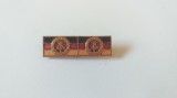 DDR/Germania Democrată baretă metalică dublă cu 2 drapele din anii 60,produsul din imagini