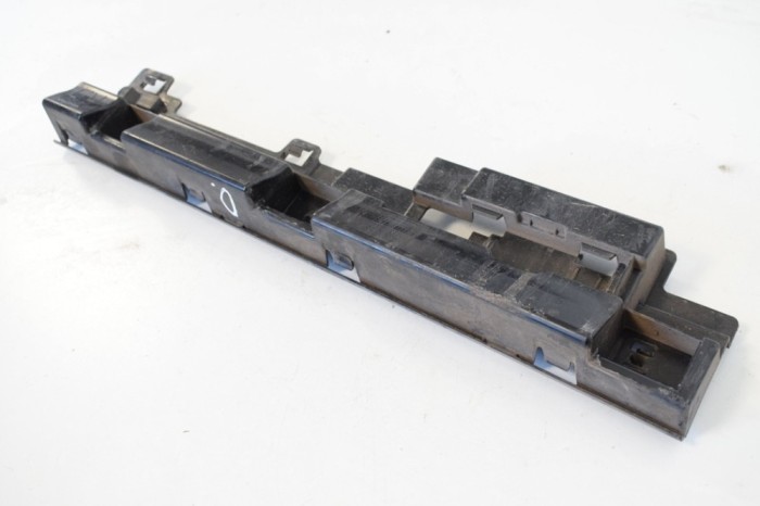 Suport prag lateral BMW 3 F30, F80 2012 OEM: 7256918 | 30772210