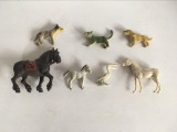 Lot 7 figurine animale; 3 caini, 1 manz, 1 pelican, 1 cal alb, 1 cal maro