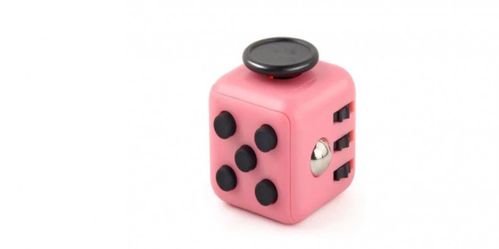 Cub antistres, fidget, roz cu butoane negre, 3x3x3 cm
