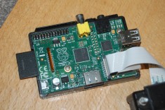 PLACA RASPBERRY PI P1 + CAMERA RASPBERRY PI + CARD MEMORIE 8Gb foto