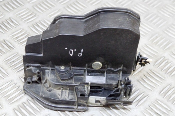 &Icirc;ncuietoare ușă dreapta față BMW X3 F25 2015 OEM: 7318424 18254433