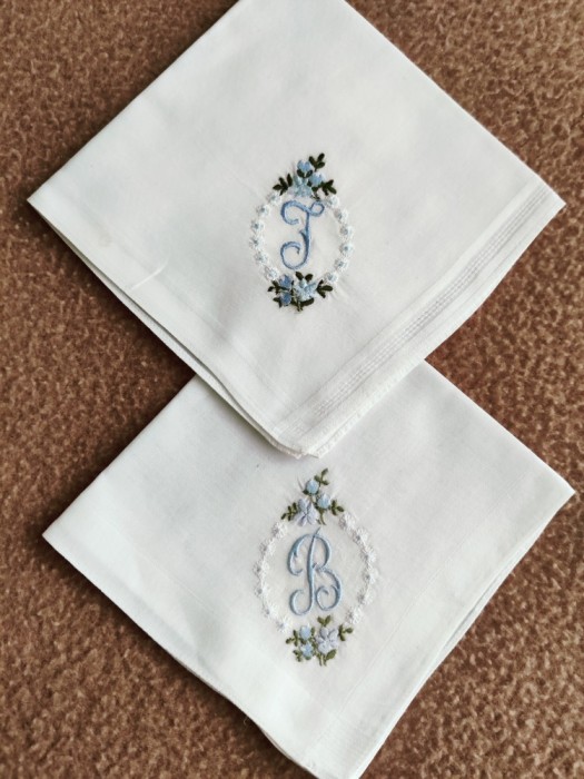 Batiste cu monogramă