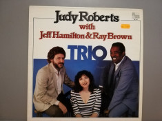 Judy Roberts/Jeff Hamilton/Ray Brown ? TRIO (1983/Pausa/Italy) - Vinil/Jazz/M foto