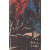 Cu vintul in fata