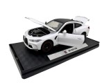 Macheta BMW M4 1:32 replica metal lumini si sunete usi capota portbagaj deschise