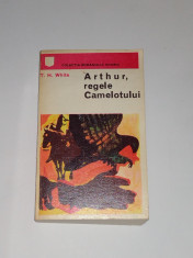 T.H.WHITE - ARTHUR, REGELE CAMELOTULUI foto