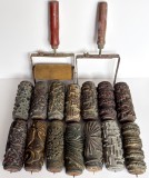 Colectie rara de 14 rulouri cu furca si burete pentru zugravit, modele diferite din Epoca de Aur