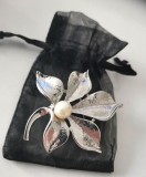 +Saculet organza-Brosa frunza FLOARE-VINTAGE- inox placata cu Aur 18k -martisor