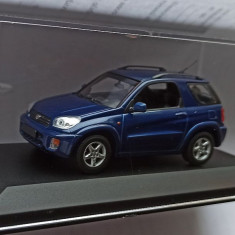 Macheta Toyota RAV4 MK2 2000 (XA20) albastru - Minichamps 1/43