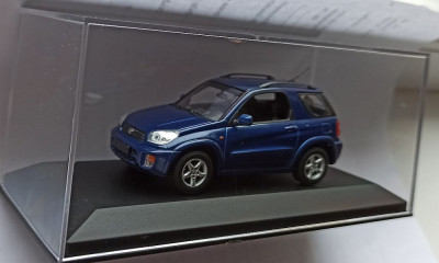 Macheta Toyota RAV4 MK2 2000 (XA20) albastru - Minichamps 1/43 foto