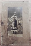 Fotografie cabinet Oppelt Bucuresti / Fata cu ulcior &icirc;n costum național 1911