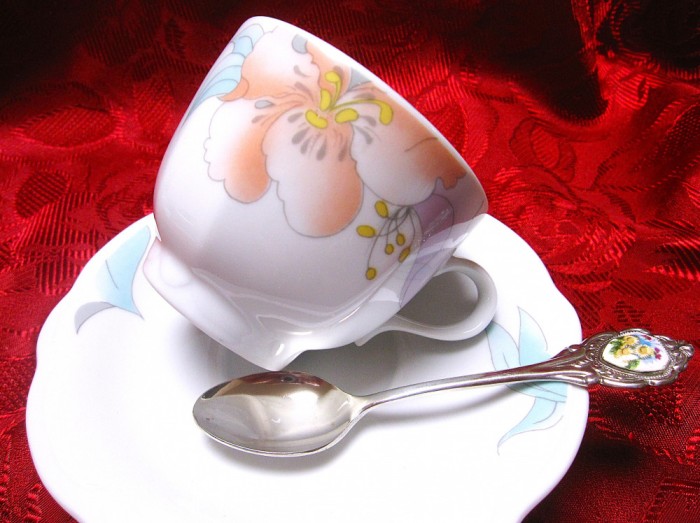 SET CEASCA CAFEA CU FARFURIE PORTELAN KAHLA SI LINGURITA CU MEDALION PORTELAN