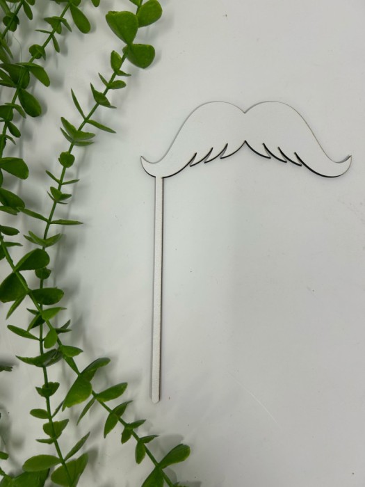 Props in forma de mustata din MDF