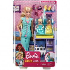Set mobilier cu papusa Barbie Cariere, doctor pediatru, accesorii incluse, 3 ani+