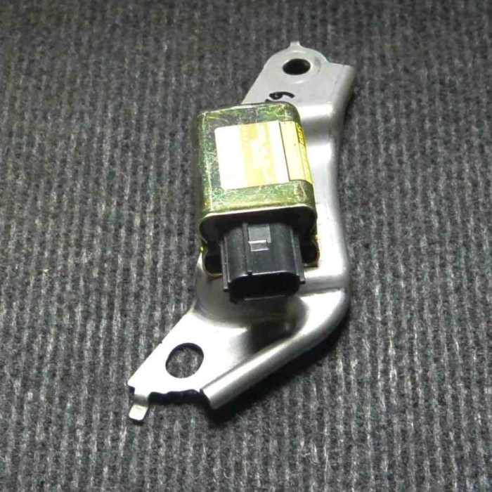 Senzor de impact st&acirc;nga spate LEXUS RX _U3_ 2007 OEM: 89834-48010187900-0740 | 1946722