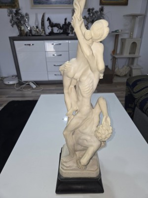 Superba sculptura Rapirea sabinelor foto