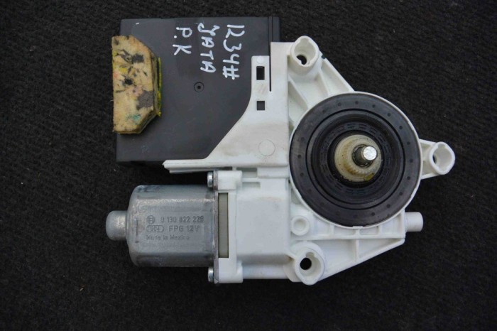 Motor macara geam ușă st&acirc;nga față VW JETTA MK6 162, 163 2013 OEM: 3C0959792B561959702 1604005