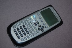 Calculator stiintific TEXAS INSTRUMENTS TI-89 TITANIUM- lipsa capac baterie foto