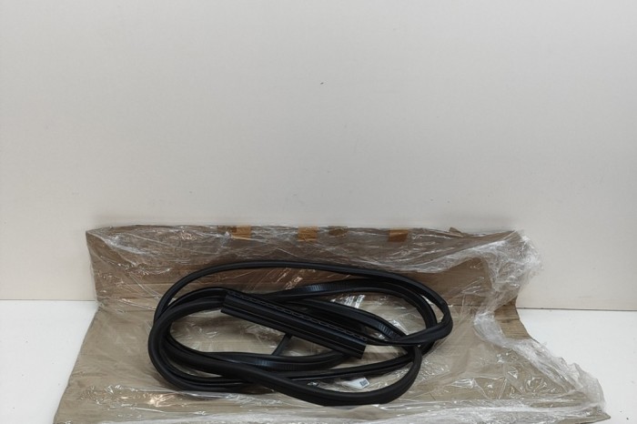 Garnitura de cauciuc haion VW CRAFTER 30-50 Flatbed 2F_ 2006 OEM: 2E1829193B 27732358