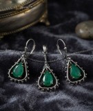 Cumpara ieftin Set Vintage din Argint 925 Brunat cu Colier si Cercei, Pandantive Lacrima cu Pietre Verde Smarald, 3.5 cm, 15.35g
