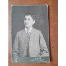 Fotografie tanar barbar, pe carton, sfarsit de secol XIX