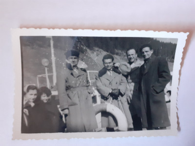 Fotografie dimensiune 6/9 cm cu marinari pe Lacul Bicaz (Izvorul Muntelui) Neamț foto