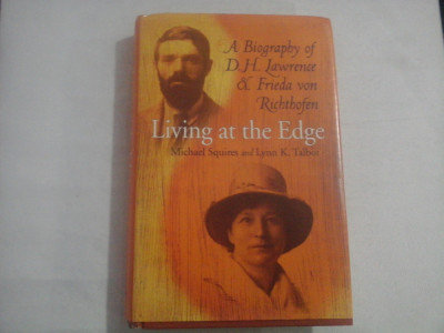 LIVING AT THE EDGE - MICHAEL SQUIRES AND LYNN K. TALBOT - A BIOGRAPHY OF D. H. LAWRENCE &amp;amp; FRIEDA VON RICHTHOFEN foto