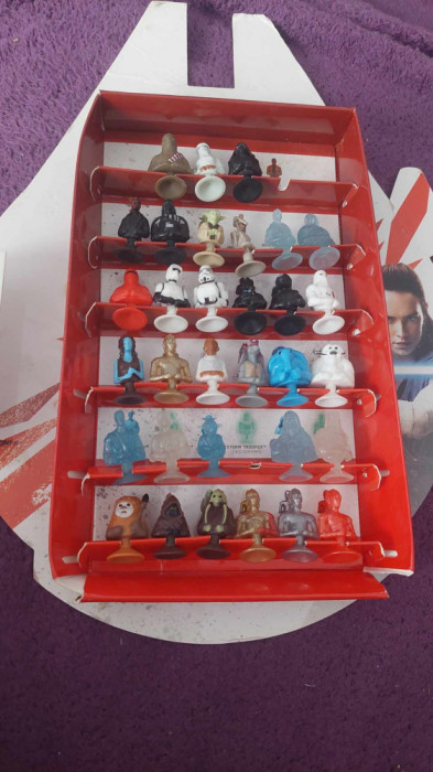 Album joc Star Wars cu jucarii figurine,ventuze stikeez mega popz de colectie