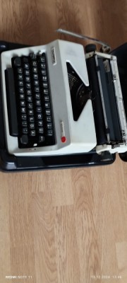 Vand masina de scris pentru colectionari foto