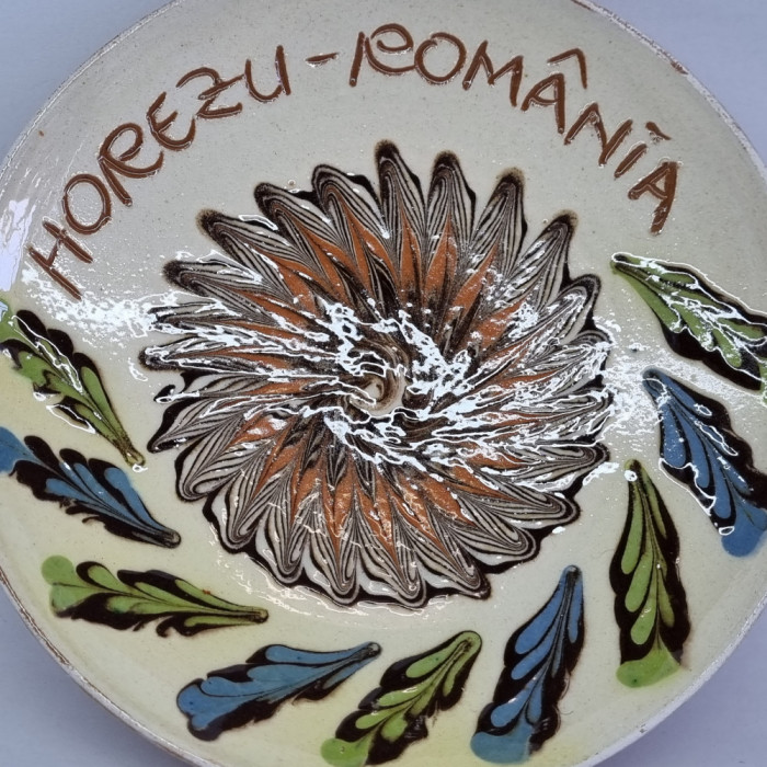 Farfurie mica ceramica HOREZU ornamentala realizata manual - SPIC DE GRAU