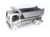 Camion basculanta metal confectionat manual