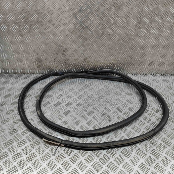 Garnitura ușă dreapta spate VW TOURAN 5T1 2019 OEM: 5TA867914D