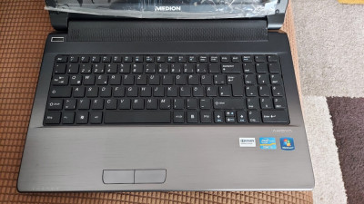 LEPTOP Medion Akoya E6228 , PROCESOR i3-2,4 GHz/ HARD 750GB/RAM4GB/ foto