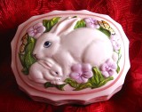 APLICA DECORATIVA PORTELAN LE CORDON BLEU FRANKLIN MINT IEPURI FLORI FLUTURI