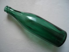 Sticla veche perioada comunista 0.5 L cu marcaj un peste